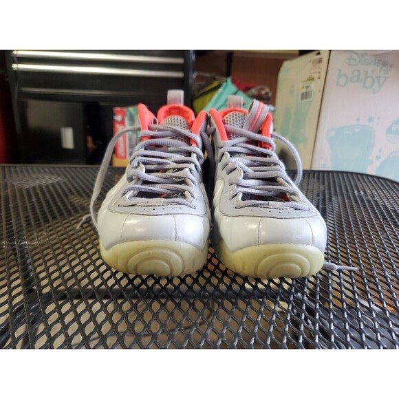 Athletic_Shoes
